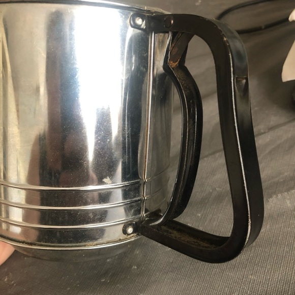 Epic Silver Flour Sifter 5 cup three filter sifter, also works as a display - Picture 4 of 12